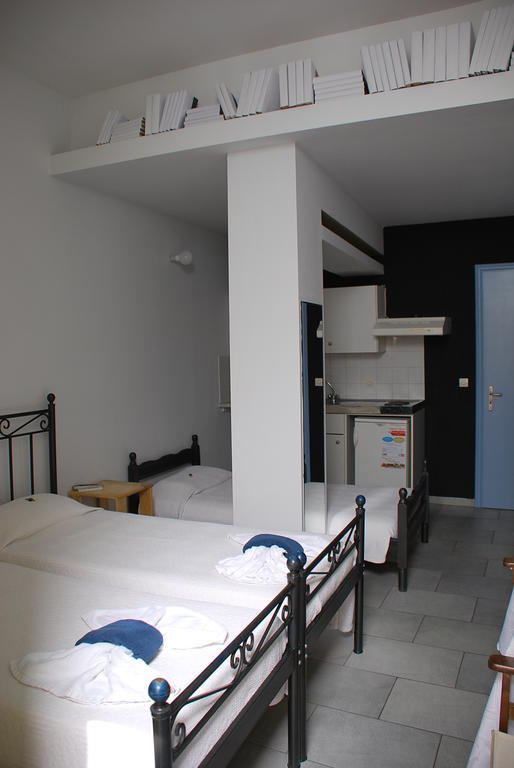 Oikeion Aparthotel Ermoupoli Ruang foto