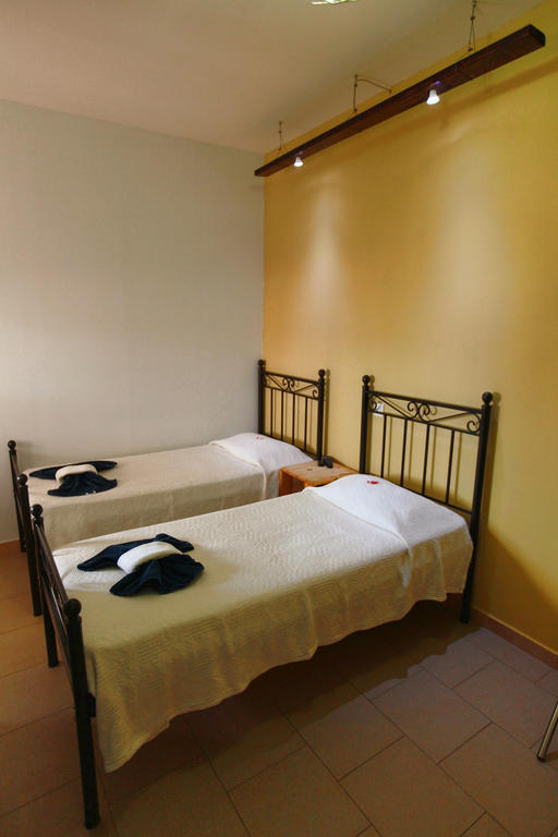 Oikeion Aparthotel Ermoupoli Ruang foto